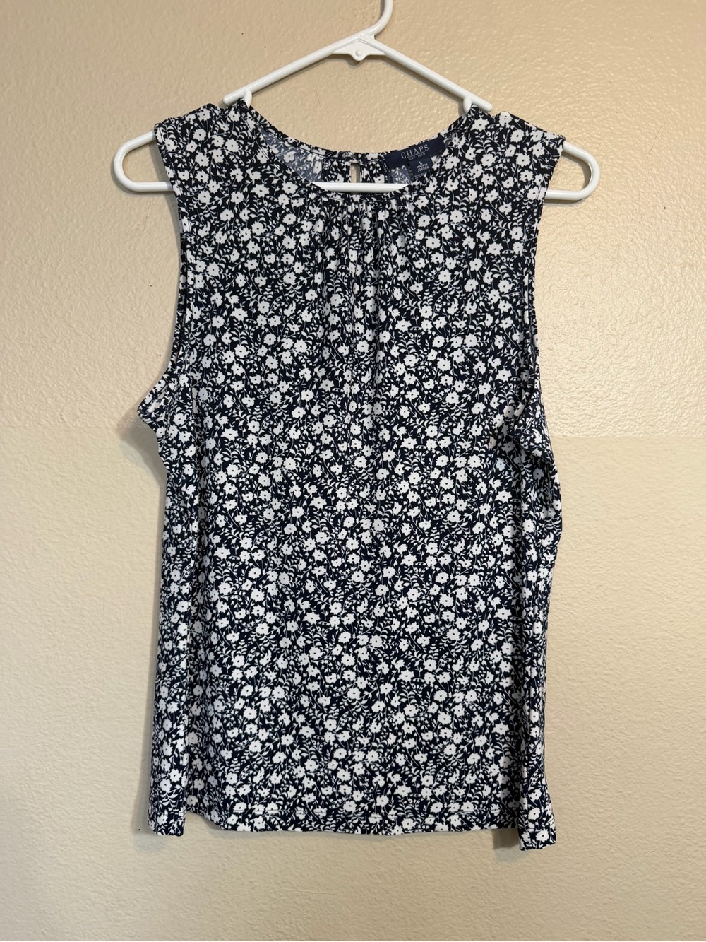 Chaps Navy and White Floral Sleeveless Camisole sleeveless shirt large. NWT
